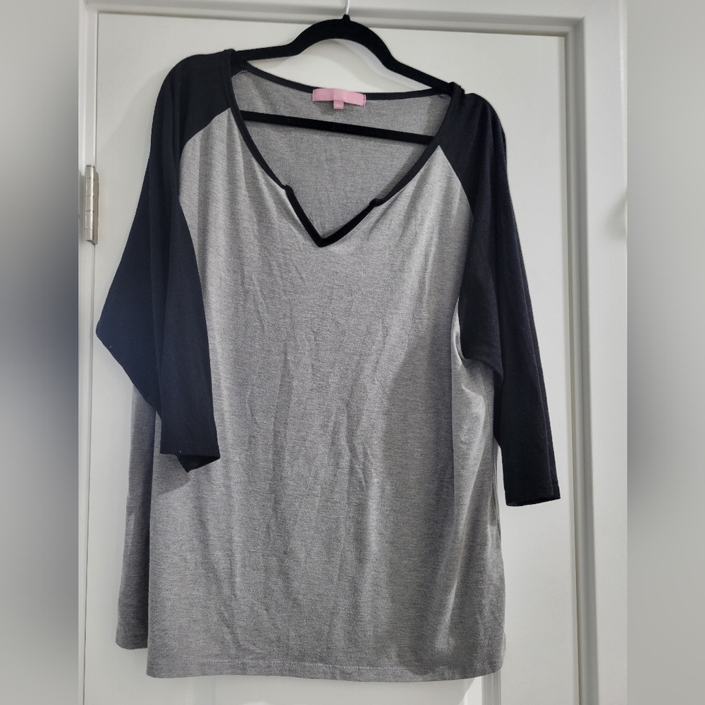 Pegna Gray & Black Raglan Sleeve Top